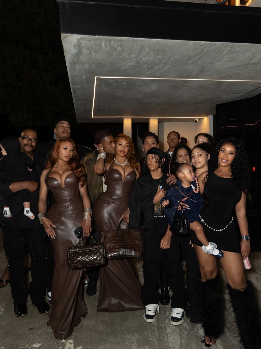 𝐛𝐚𝐫𝚋𝚒𝚎.♡♡ tweet media