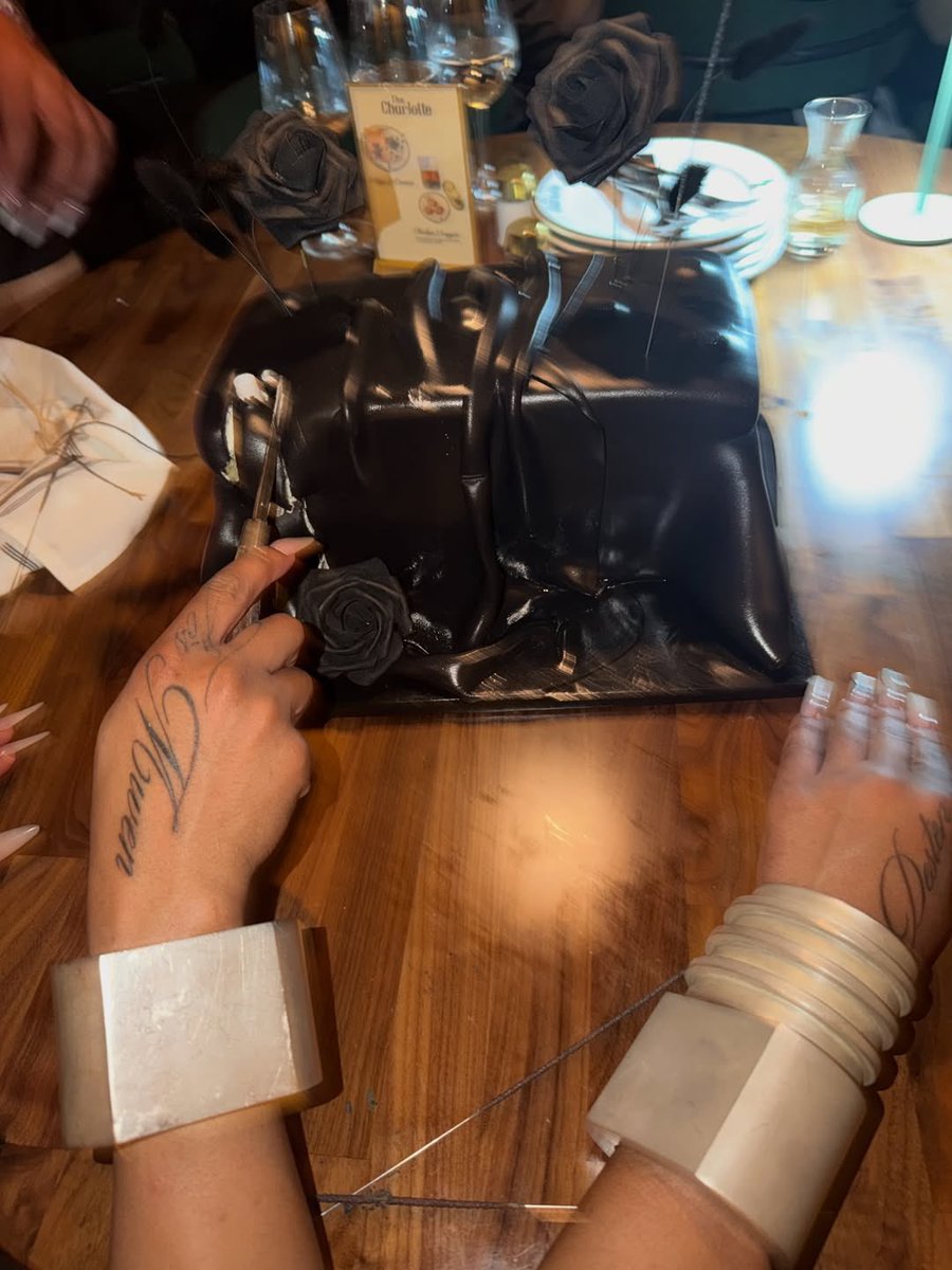 𝐛𝐚𝐫𝚋𝚒𝚎.♡♡ tweet media