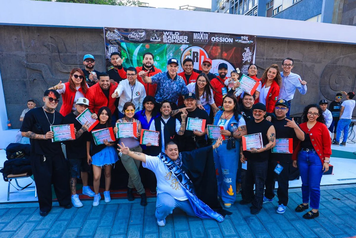 MaxtaGlez's tweet image. Gracias presidente @alitomorenoc por impulsar y apoyar el #ImpulsoUrbano talento de los jóvenes y del barrio. Tambien agradezco a la escuela #WildBarberSchool por confiar en el @PRI_Nacional @PRICDMX_  y en la @RJXMCDMX .

@CarlosGMancilla @BetanzosOficial @grispereznegron