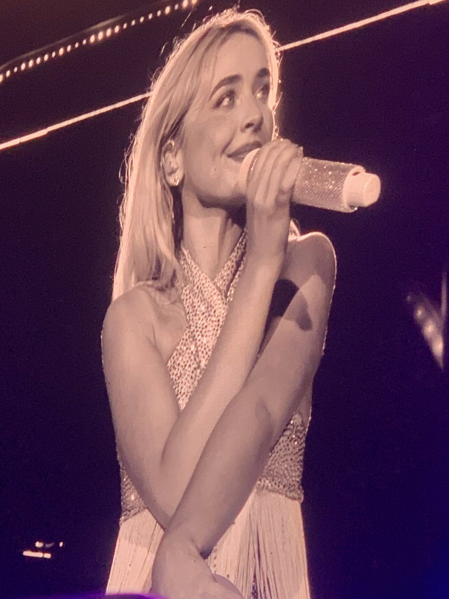 UpdatesBrinaBR's tweet photo. THE END! Sabrina Carpenter acaba de finalizar seu último show na América do Sul. 🥹🌟

Não saberemos lidar com a saudade! https://t.co/2vCukpXnZH