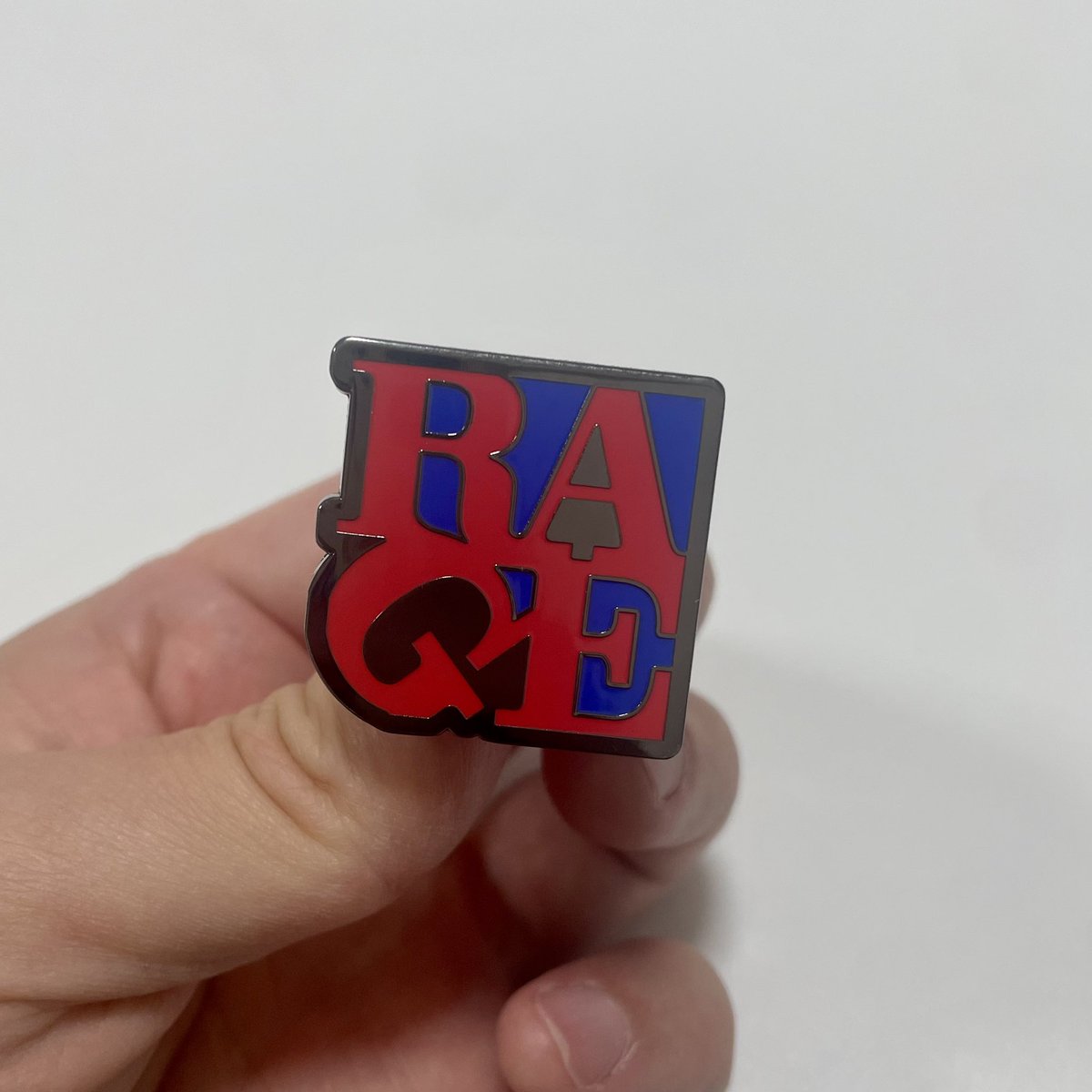 BfMerch's tweet photo. RAGE AGAINST THE MACHINE Pins入荷しました！
990yen

ロバート・インディアナの「LOVE」をオマージュした象徴的な「RAGE」ロゴのデザインです。

#rageagainstthemachine #レイジアゲインストザマシーン #ロック #ミクスチャー #アメリカン #アメカジ #アメリカン雑貨 #90s #90年代 #ピンバッジ https://t.co/XbYKSlofJF