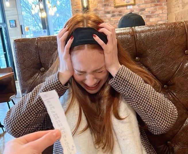 𝒓𝒆𝒅 𝒘𝐢𝐧𝐞 𝒔𝐮𝐩𝐞𝐫𝐧𝐨𝐯𝐚. tweet media