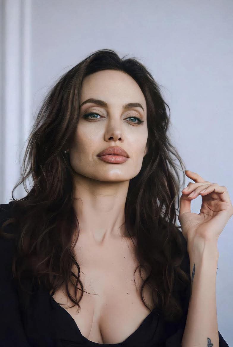 Angelina Jolie tweet media