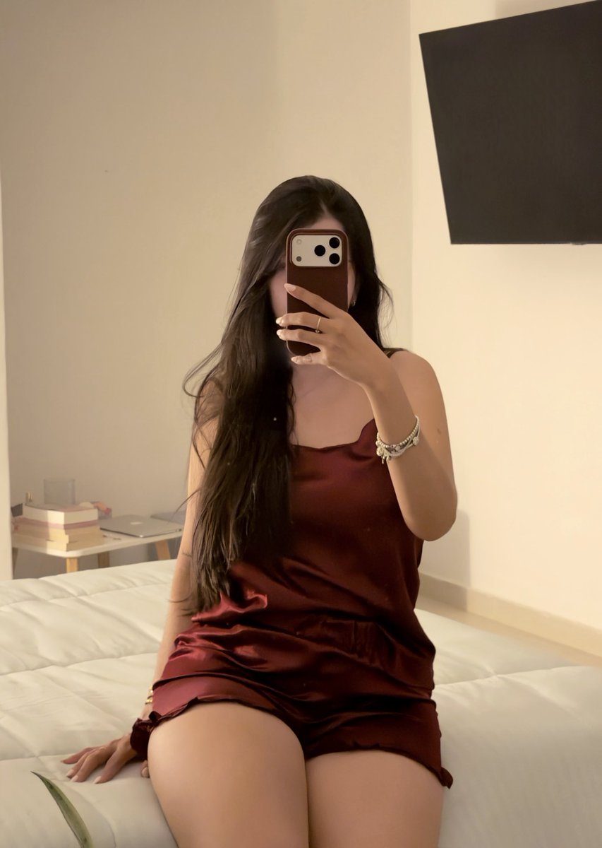 emeve___'s tweet photo. Necesidad básica de mi vida: dormir linda y oliendo a rico💋 https://t.co/hUYjPKUD0P