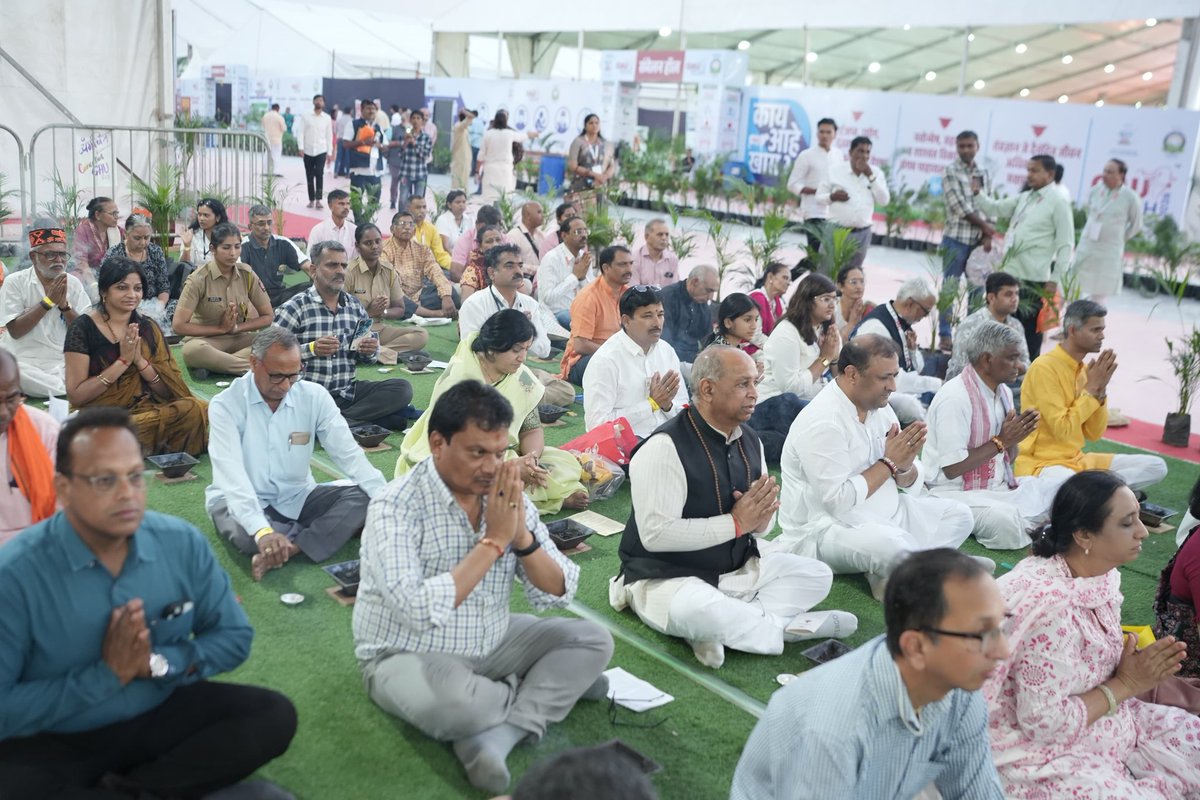 Gautechexpo's tweet photo. अग्निहोत्र....
गौटेक एक्स्पो मधील सकाळ मंगलमय वातावरणाने सुरुवात...
#gautech2026 

@AashwiniPaatil @Amitabh_B110 @shekhar_mundada @DrKathiria @OfficialGCCI https://t.co/yizywHzvWC