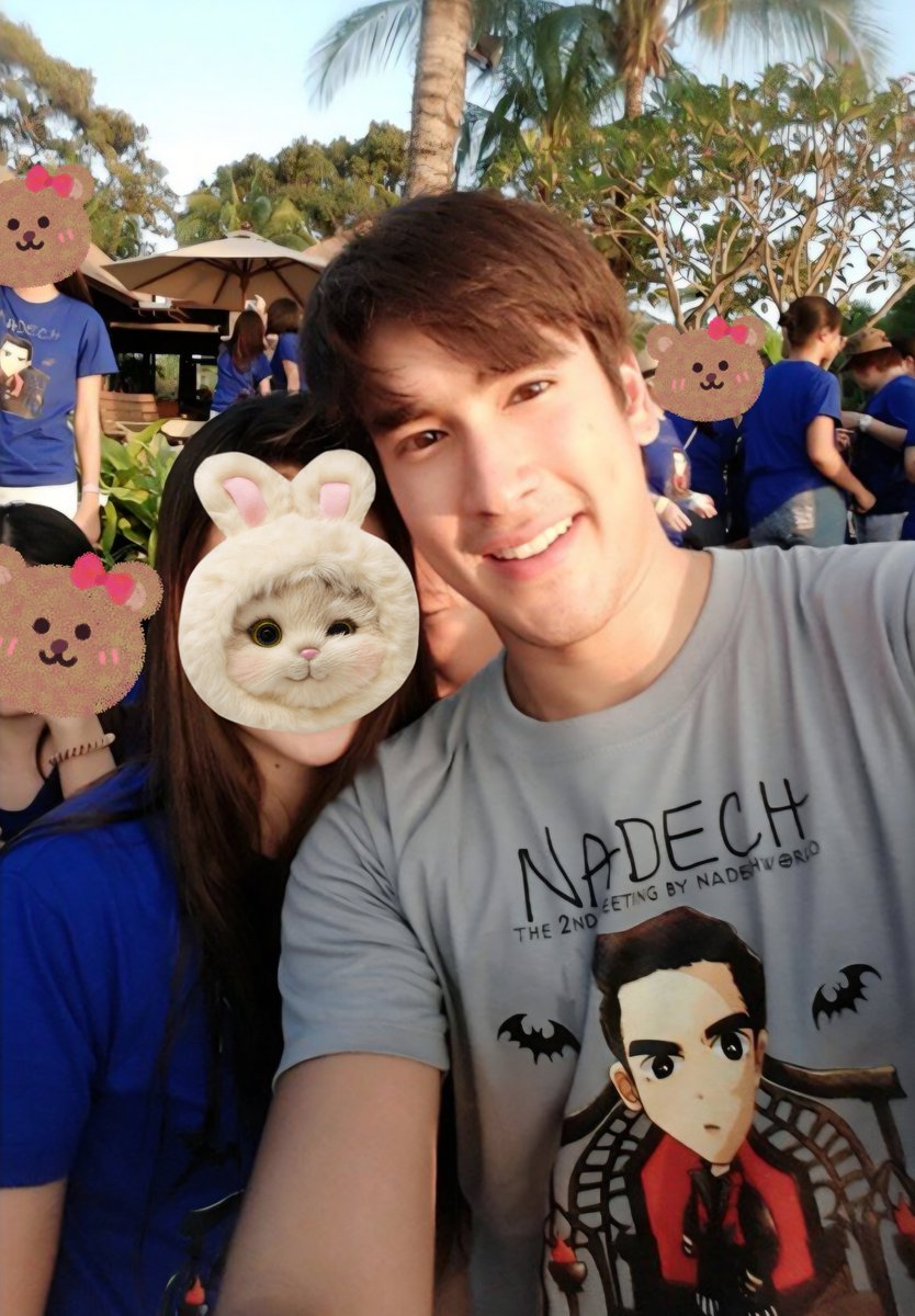 ผ่านมาแล้ว 12 ปี ไม่อยากจะเชื่อชั้นเป็น 1 ใน 300 คน ตอนนั้นเหมือนแข่งรายการแฟนพันธุ์แท้จริง อ่านชีวประวัติพี่แบร์ยิ่งกว่าติวข้อสอบอีก ขึ้นรถบัสไปแบบงง ๆไม่รู้ไปที่ไหนเพราะฮีไม่บอก สรุปปิดรีสอร์ทที่พัทยาทำกิจกรรมเลย แล้วจัดดีมาก พี่แบร์เป็นกันเองสุด ๆ ไม่เสียเงินซักบาท รักฮีอ่ะ 🤍