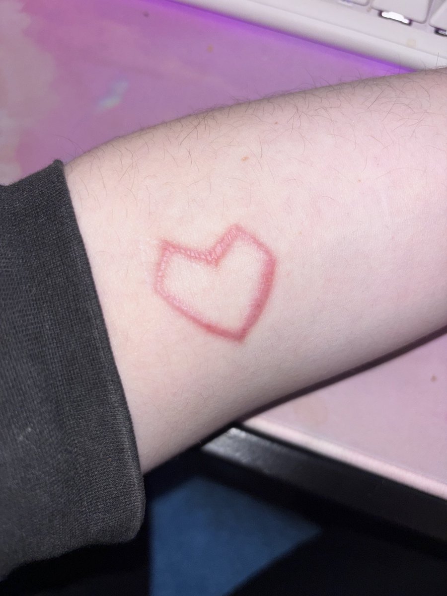 𝓋𝒾𝑜𝓁𝑒𝓉 ˚ʚ♡ɞ˚ tweet media