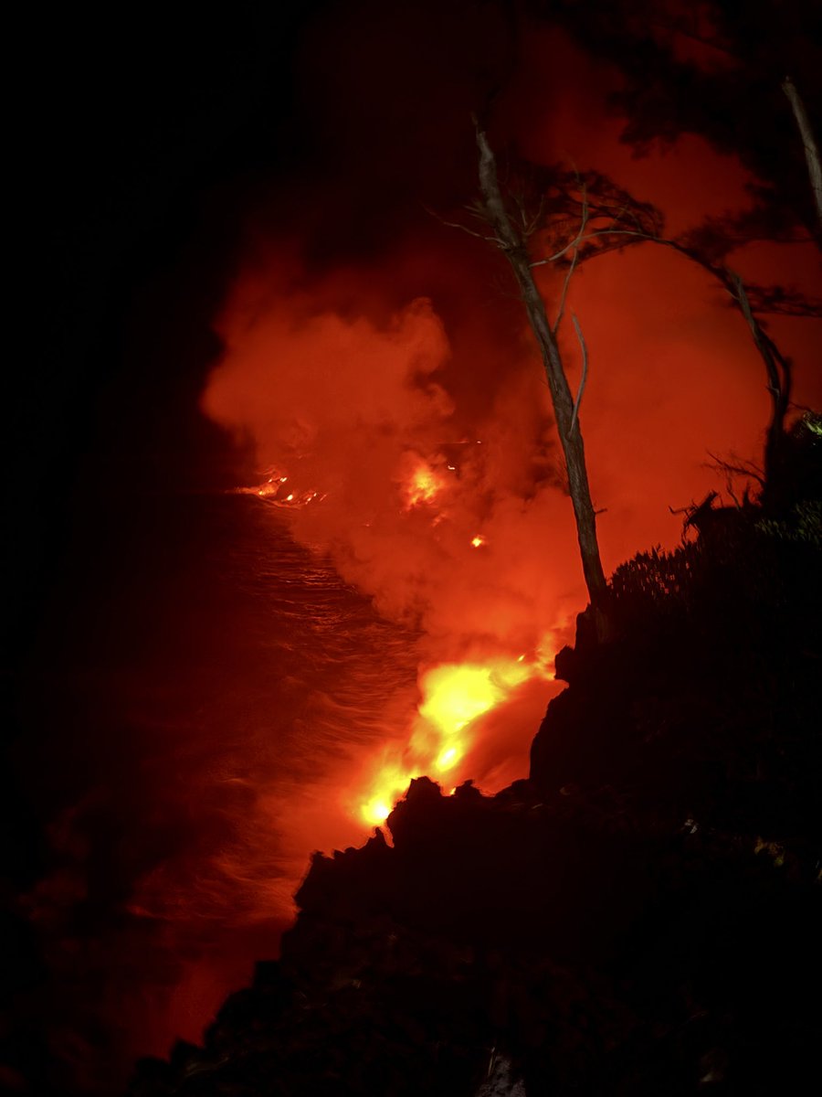 RadiguetRemi's tweet photo. Magnifique spectacle de la nature avec la rencontre entre le feu et l’eau!
Tout simplement magique et grandiose !
#974
#IleIntense https://t.co/4sSuSWiJVC