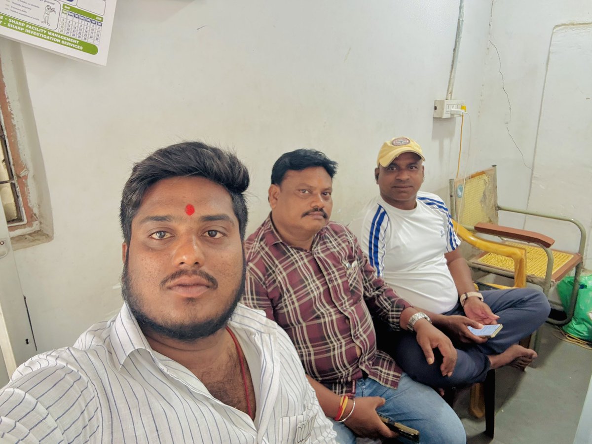 jonnadaReddyBjp's tweet photo. Jai Shree Ram🚩🙏
We have been taken into preventive custody during the “Chalo Assembly” call, raising our voice on the failure of the 6 guarantees given by Congress Government 
Detained, but not silenced. ✊
Standing firm for our rights and accountability.
#chaloassembly https://t.co/5gqvk510Zq