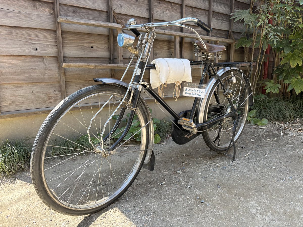 maintenancehype's tweet photo. さつきとメイのパパの自転車と、耳をすませばの青年の自転車 https://t.co/XpDZIkcYUd