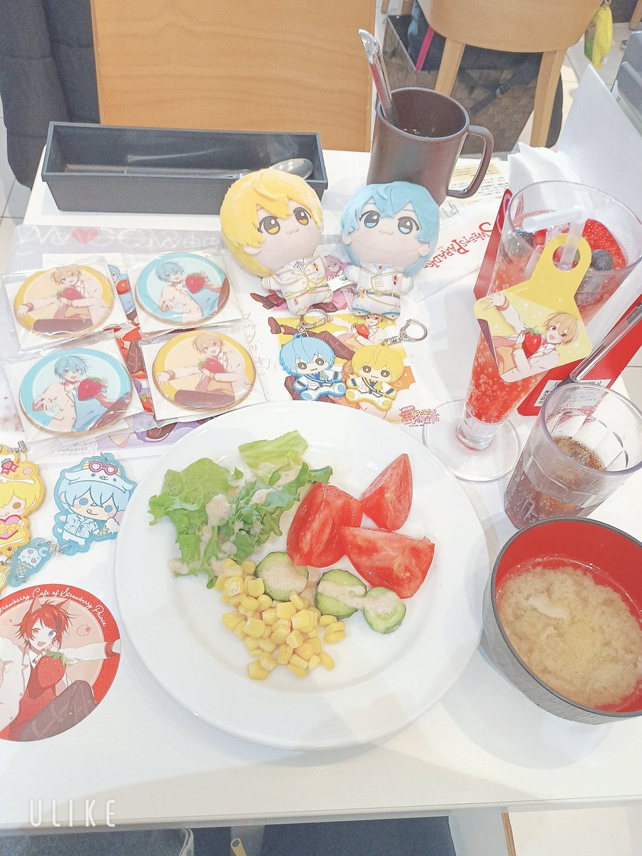 #STPRPARADISE
すとぷりコラボ！
缶バッジもコースターも自引き出来なかったけどずっと店内に曲が流れてたりとめちゃくちゃ楽しかったー！