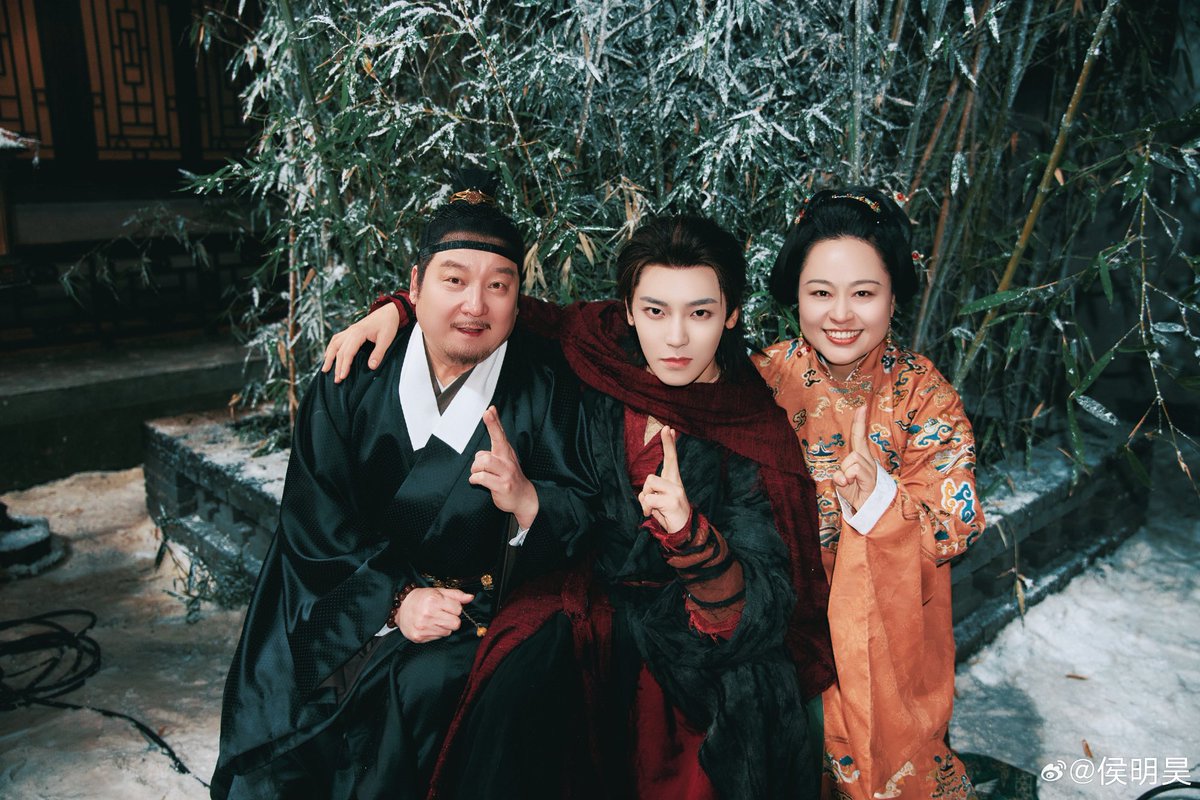 侯, Minghao. tweet media