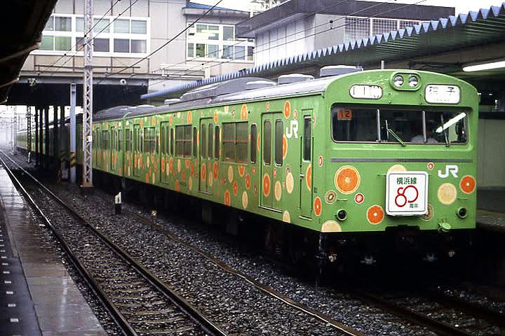 jArYn6eYu16qqo0's tweet photo. 横浜線の103系は私の好きな黄緑色ということもあり、自宅から地理的にも近いので、103系末期時代も足を運んで乗車していました。
103系低運時代から黄緑色と水色の混色編成には魅了され、ATC車に置き換えられてもその混色劇場は続きましたが、国鉄末期の3色、幻的な存在の4色混色編成は見事でした。 https://t.co/xu4QSuK84m