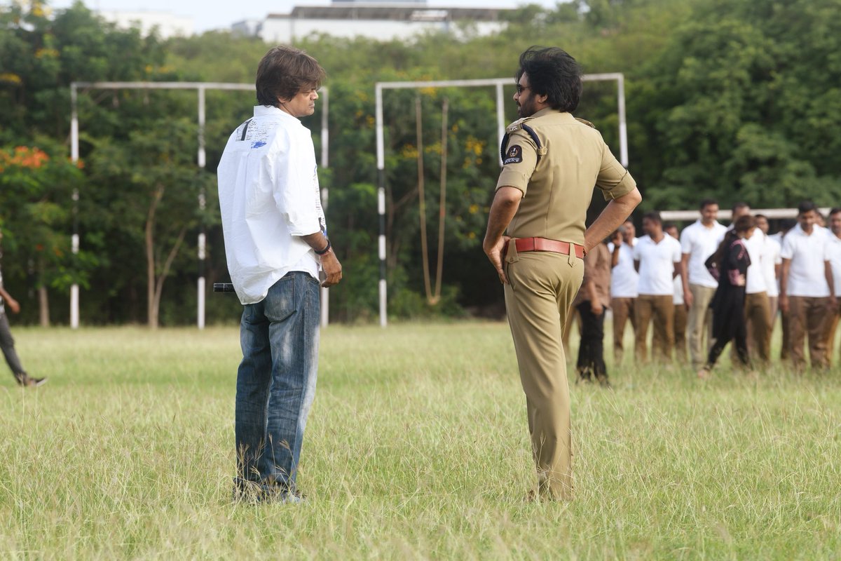 BigtvCinema's tweet photo. Behind the scenes with Power Star #PawanKalyan & Director #HarishShankar drops these exciting BTS stills from #UstaadBhagatSingh 🔥🔥🔥
#BlockbusterUstaad #BlockbusterUBS #UBSOnMarch19th #UstaadBhagatSingh #AuraofUstaad #UBSTrailer #PawanKalyan #HarishShankar #Sreeleela #RaashiiKhanna #MythriMovieMakers #USB #Tollywood #entertainment #Bigtv #Bigtvcinema