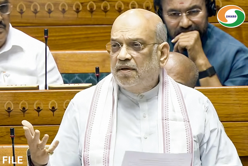 PBSHABD's tweet image. संसद के बजट सत्र में आज अहम दिन 👇
राज्यसभा में केंद्रीय गृह मंत्री अमित शाह केंद्रीय सशस्त्र पुलिस बल (सामान्य प्रशासन) विधेयक, 2026 पेश करेंगे।

इस विधेयक का उद्देश्य #CRPF, #BSF, #ITBP और #SSB के लिए भर्ती और सेवा शर्तों को एकीकृत कर एक मजबूत कानूनी ढांचा तैयार करना है। 

ख़बर