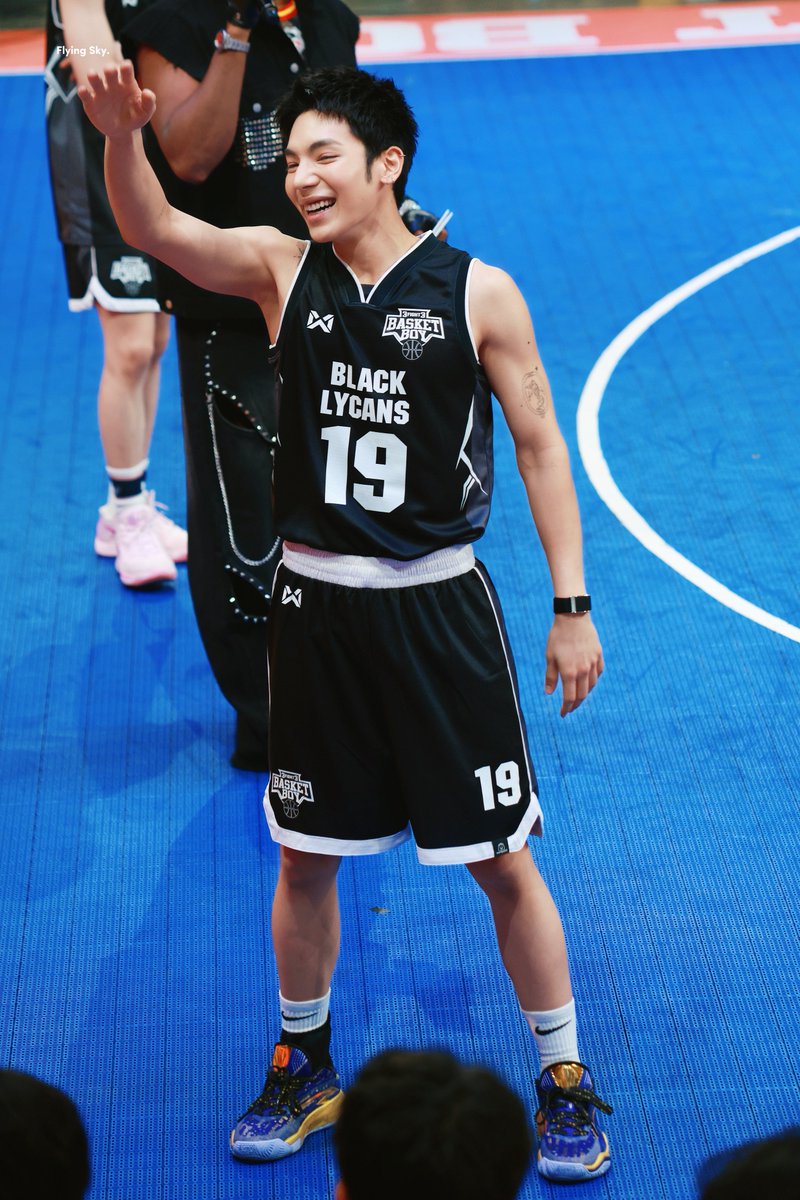 Flying sky tweet media