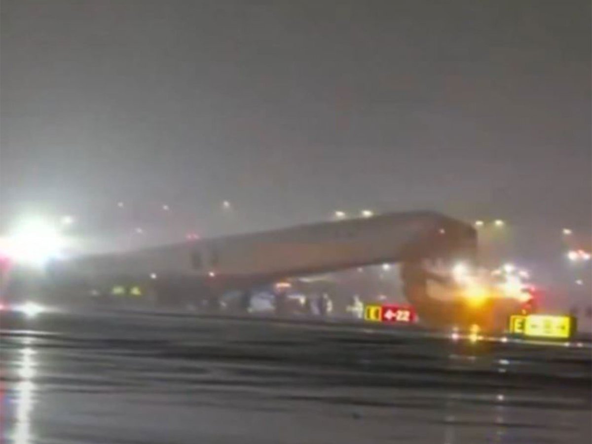 ani_digital's tweet image. Air Canada Express plane collides with ground vehicle at New York's La Guardia airport

Read @ANI Story |
aninews.in/news/world/us/…
#AirCanadaExpress #plane #collision #GroundVehicle #NewYork #LaGuardiaAirport