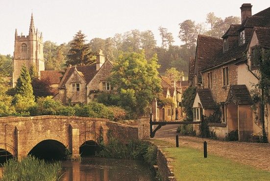dethKEK's tweet photo. Something I didn't tell here often is that Michael lives in a village where wizards and muggles used to live together.
He lives with his grandma in a cozy house behind a huge forest.

Mike loves to socialize with the people and know more about them (+) https://t.co/zFoRlh4Qwc
