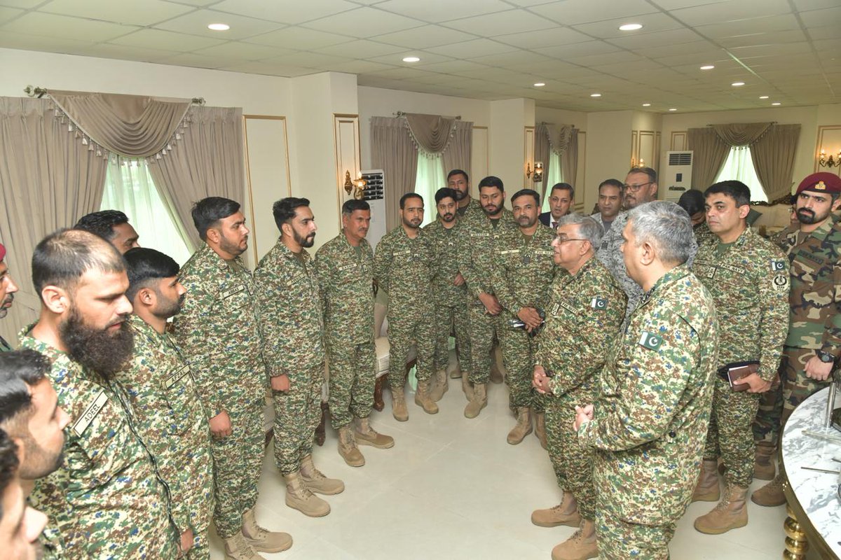 Defense_Times's tweet photo. Chief of the Naval Staff Visits Forward Positions on Eid-ul-Fitr.

On the occasion of Eid-ul-Fitr, Chief of the Naval Staff Admiral Naveed Ashraf undertook a visit to forward positions in the Creeks Areas. 

He engaged with troops on duty, appreciated their vigilance and operational preparedness & commended their unwavering resolve in securing Pakistan’s maritime domain.
