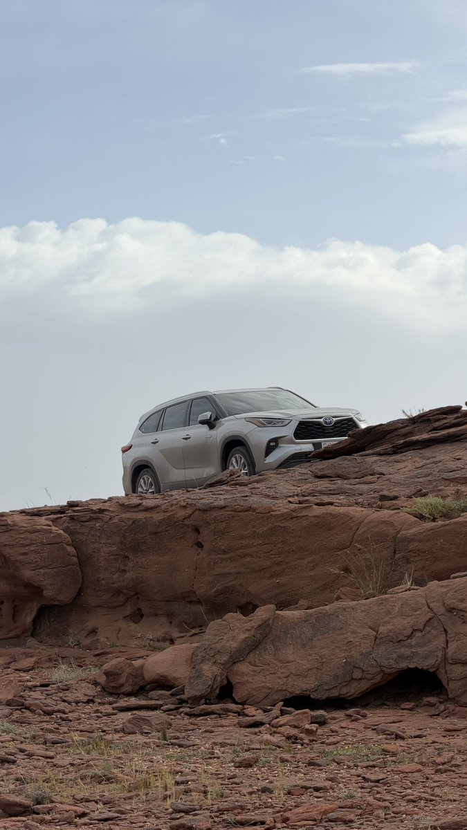 abo0osarh's tweet photo. @ToyotaALJ 
#هايلاندر #highlander
من فوق جبل الخطام - محافظة خيبر https://t.co/sKPEzYgebv