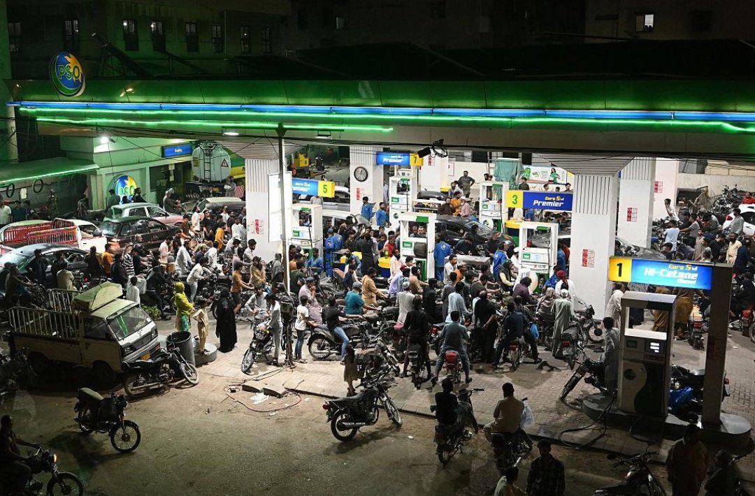 🚨 #BREAKING | Pakistan fuel prices surge amid global oil crisis 🇵🇰 ...