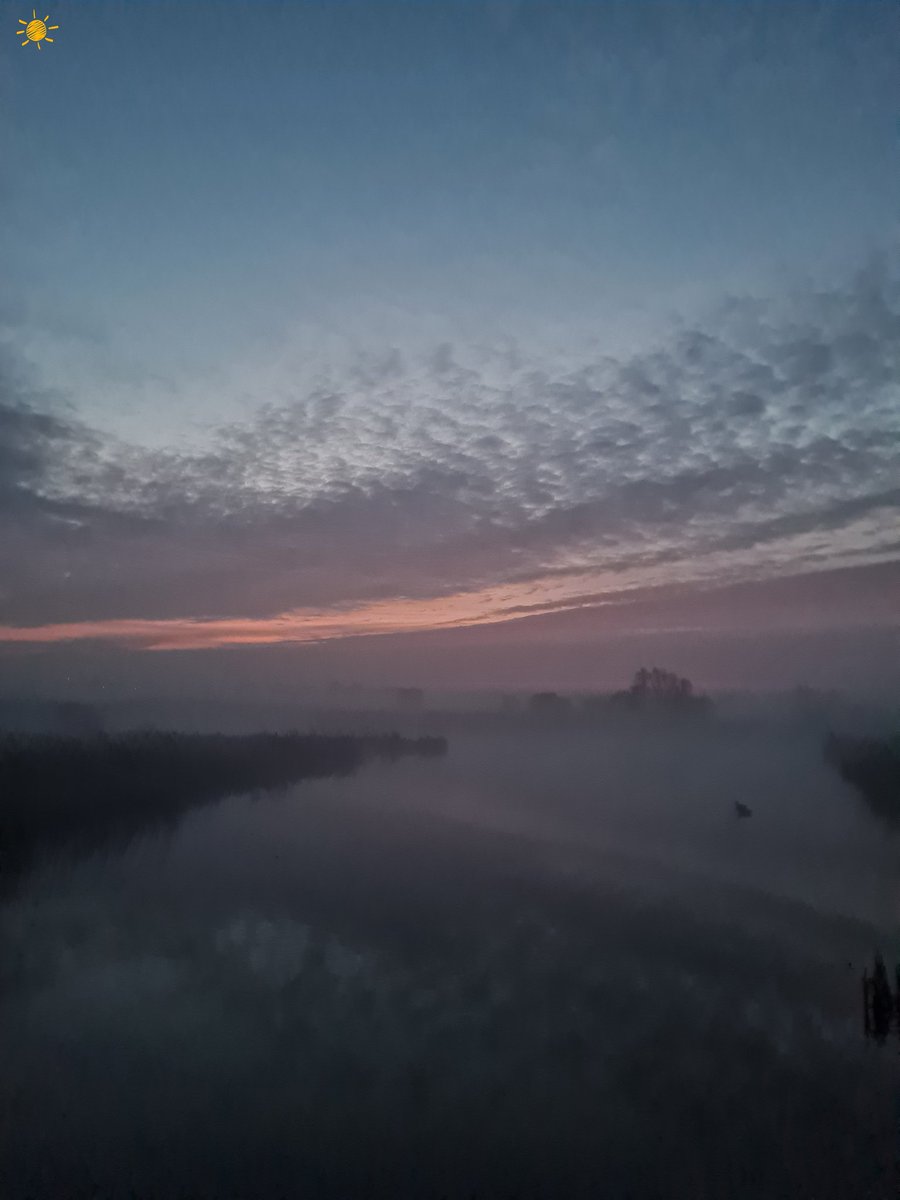 Margreeth0_0's tweet image. Er was wat meer bewolking dan verwacht. Fris ook, mistig maar toch genoeg licht voor De Fietsfoto vanuit De Onlanden😊 #NatureScenery #NaturePhotography #earlystart #sunrise #daybreak