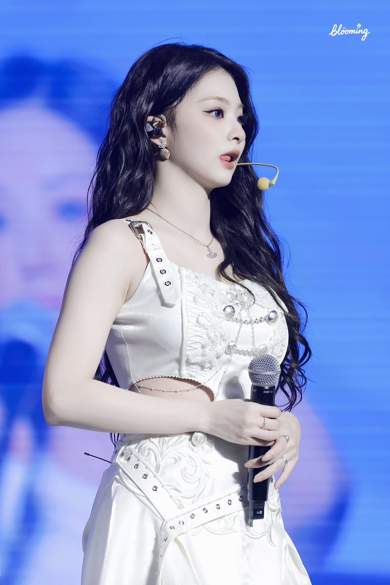 Blooming_F9 tweet media