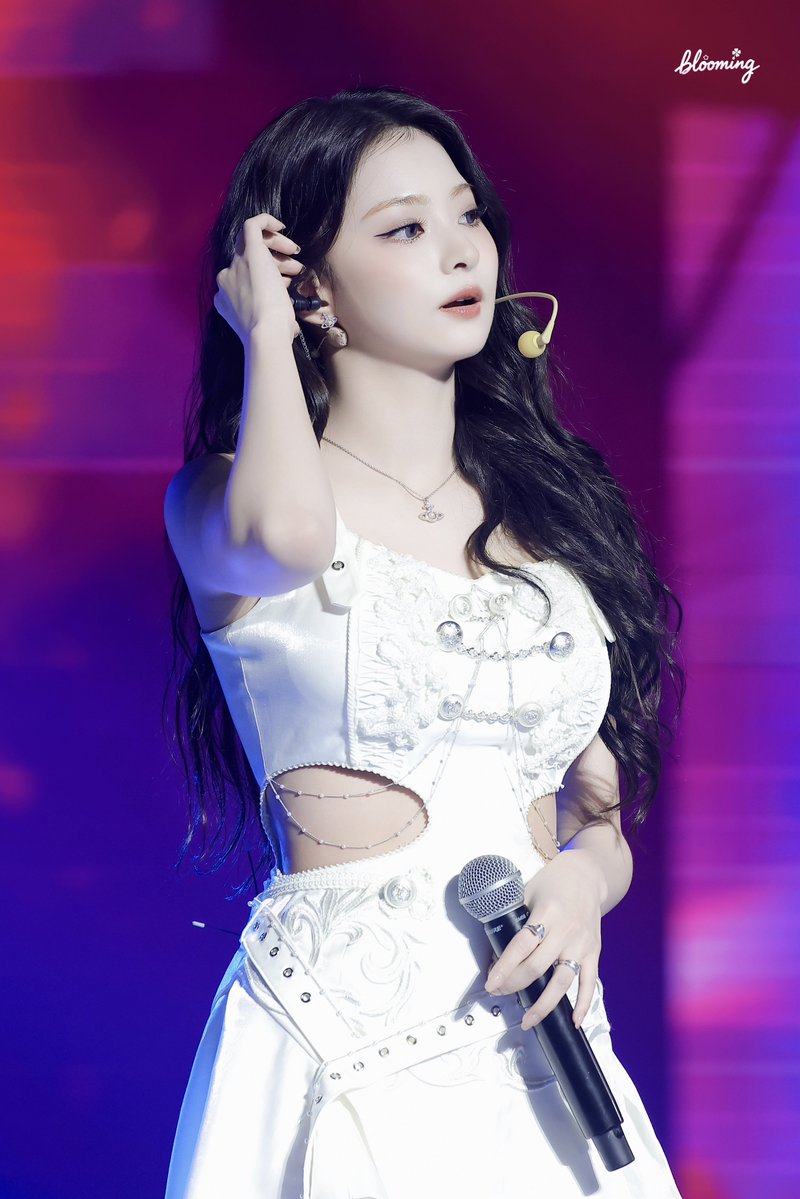 Blooming_F9 tweet media