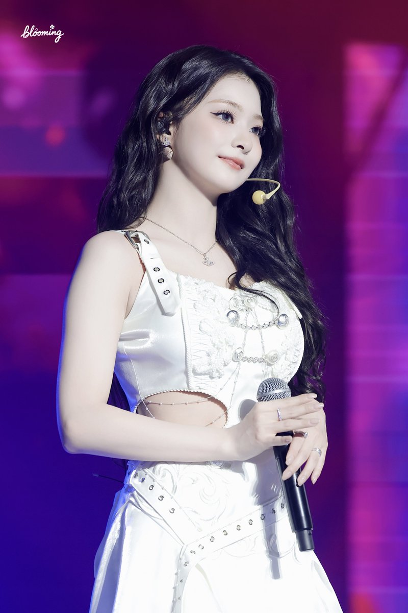 Blooming_F9 tweet media