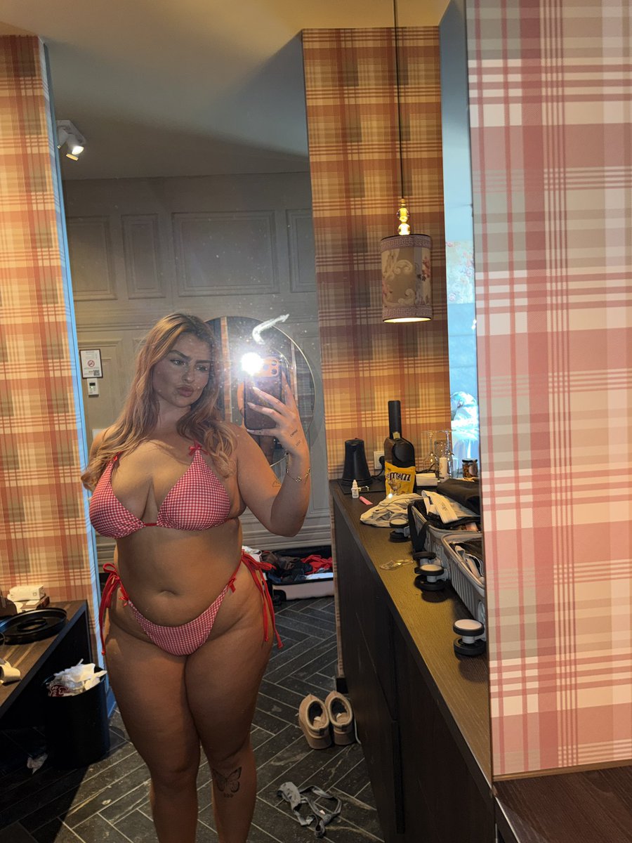 Big white mommy 🤍 tweet media