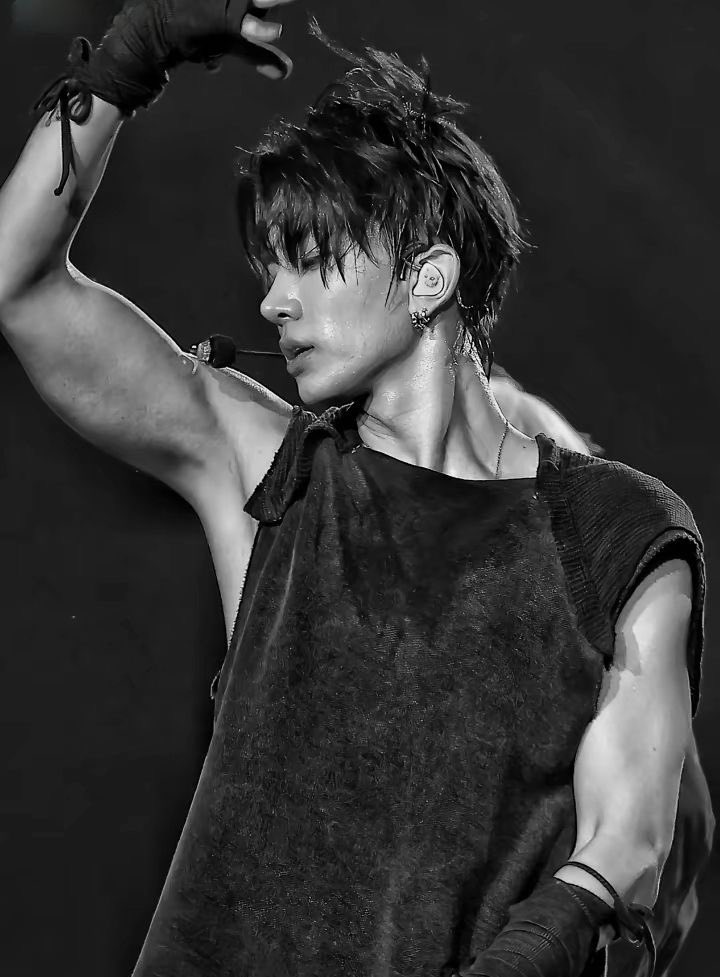 enhypensleftnostril (cece) tweet media