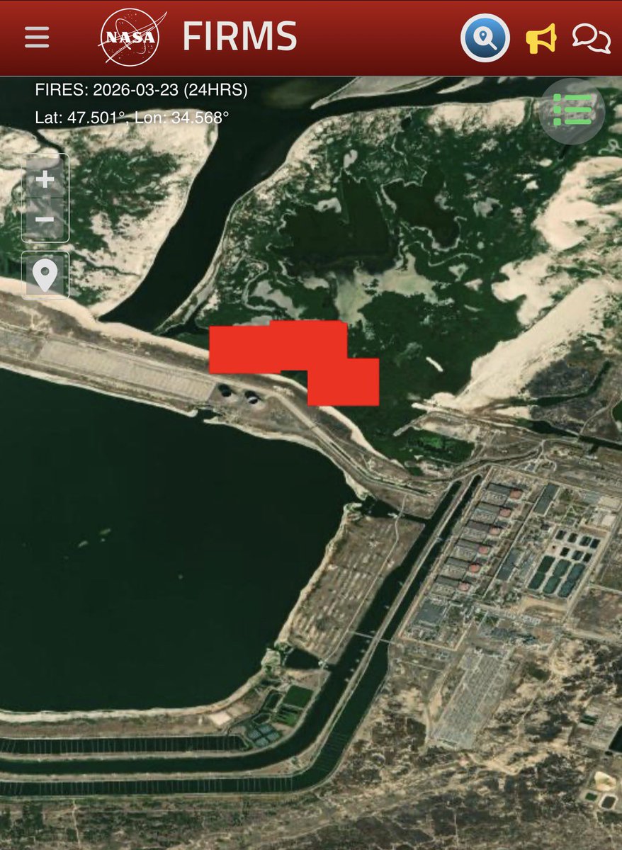 Щось горить біля градирень.
👀