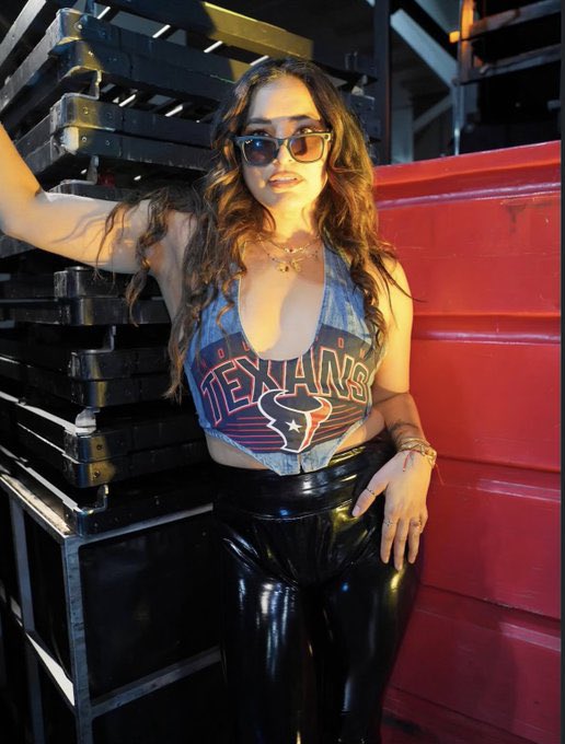 𝕭𝖎𝖌 𝕸𝖆𝖒𝖎 𝕮𝖔𝖔𝖑 (Parody) tweet media