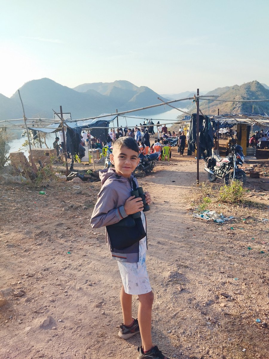 आज की भागदौड़ भरी जिंदगी में जब हम कुछ पल प्रकृति के बीच बिताते हैं, तो तनाव दूर और मन शांत हो जाता है। प्रकृति के सान्निध्य में आते ही दिल बाग-बाग हो जाता है। यह हमें जीवन की असली खुशियों का एहसास कराती है और भीतर से तरोताजा कर देती है। #nature #bahubalihills #udaipur