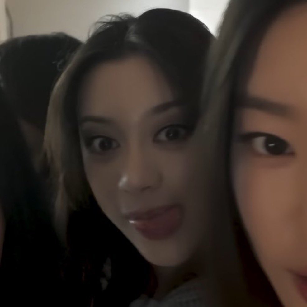 ❤︎˖◌ val tweet media