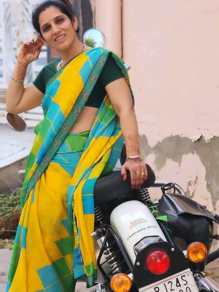 GayatriSharmaTS's tweet photo. Traditional soul, modern roll. 🍃
#bulletlovers #sareeswag #royalenfieldindia #desivibes #fyp https://t.co/Ym8g3U8Spb