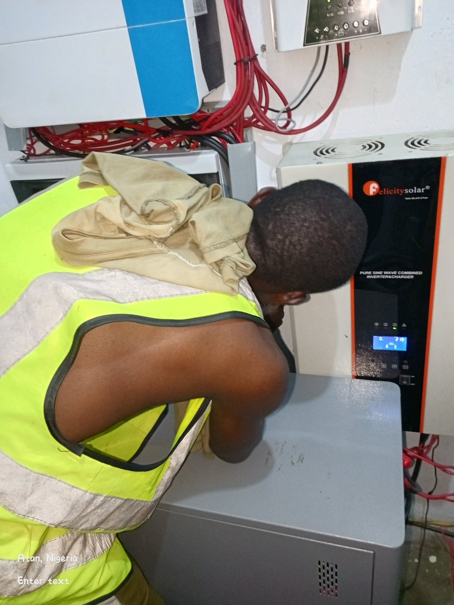 lawal5830's tweet image. Don’t undersize your panels!
Most solar problems come from too few panels, not bad batteries.

👉 Your panels should fully charge your battery before evening.
If not, your system will always struggle.
#SolarTips #SolarNigeria #RenewableEnergy #TJsolartech