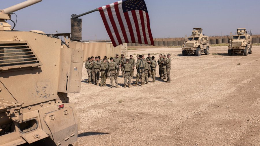 AnubadNews's tweet image. The #US and #NATO forces have withdrawn from #VictoriaBase and most of #Iraq under a #ceasefire brokered by the very #militant groups that had been attacking them, ending America's 23-year military presence in the country. 🏳️