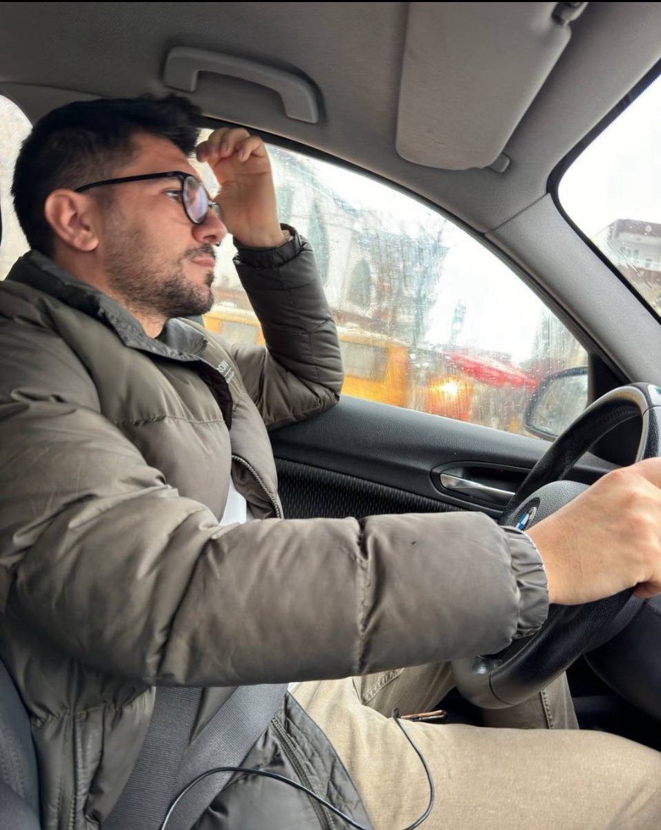 Ya okuldayım, ya okuldan geliyorum, ya okula gidiyorum. Bütün ömrüm böyle geçti.