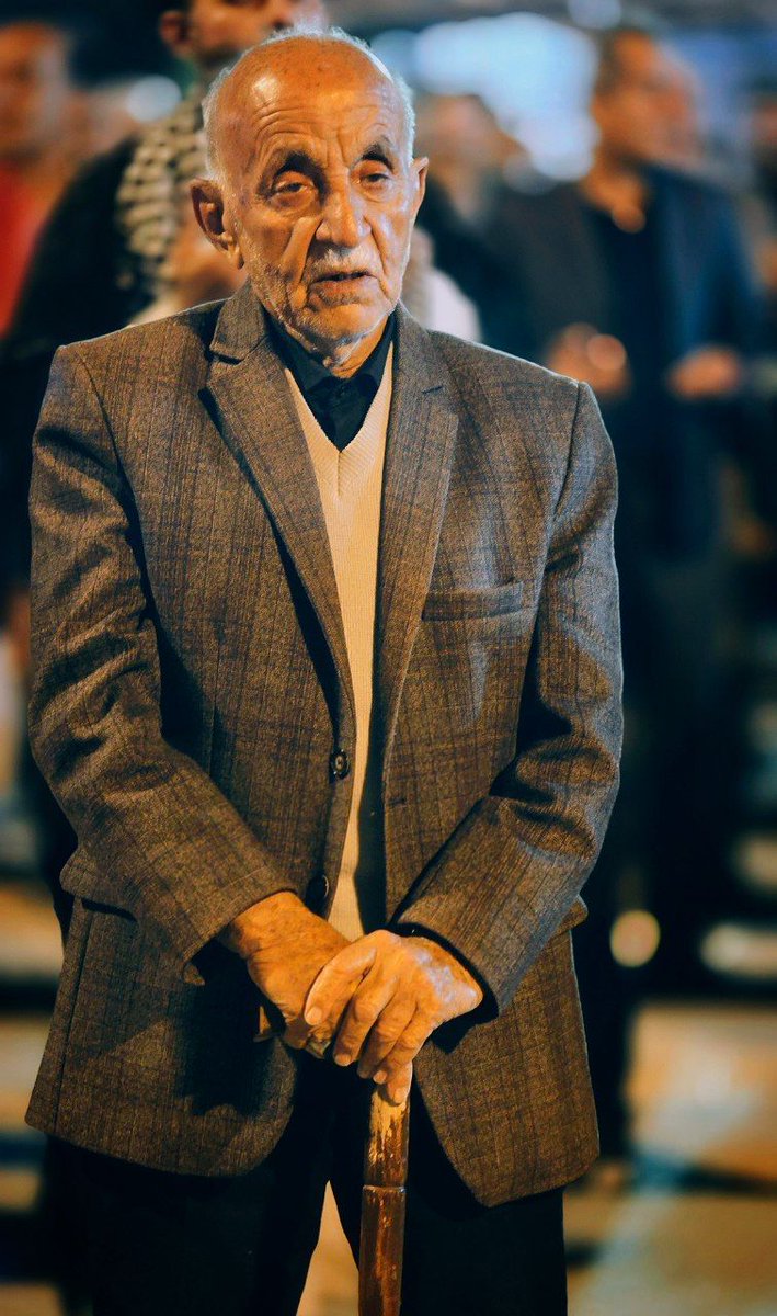از نوجوان تا کهنسال،
از هر قشر و هر سلیقه...
همه اومدن چون یه چیز مشترک دارن:
ایران.
همین، کافی بود تا کنار هم بایستیم.
#لبیک_یا_خامنه_ای #حماسه_آفرینان