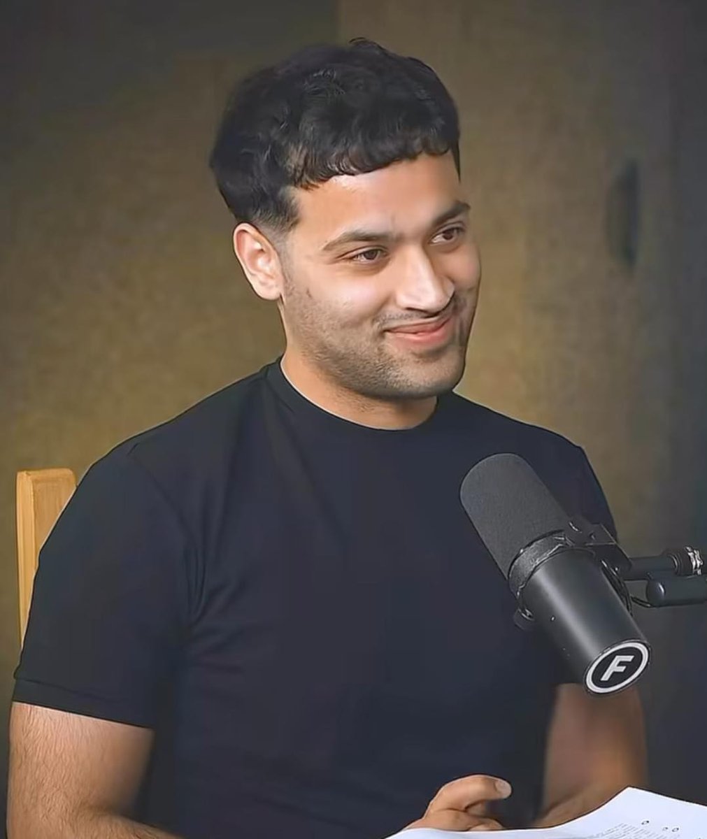 Khan Sir भी ना… जो मन में आता है, बोल देते हैं।

इनका Raj Shamani के साथ एक पॉडकास्ट था, जिसमें इन्होंने कहा कि अगर B.A. करने वाले छात्र को 1 लाख का लोन दे दिया जाए, तो वो अपनी डिग्री पूरी करने के बाद भी उसे वापस नहीं कर पाएगा।

पहली नजर में ये बात कुछ हद तक सही लग सकती है,