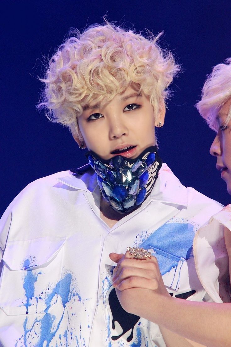 Kpop gen 2 สำหรับผมนะถ้าว่ากันเรื่องแร๊พผมให้ B.A.P เป็นตัวตึงแห่งยุคเลย แร๊พโหดต้องพี่บัง(ยงกุก) แร๊พนะจังงันต้อง เจลโล่ แร๊พดี เพลงดีเสียดสีสังคม บทจะป๊อปสดใสก็โคตรดี เพลงช้าก็บาดลึก ลุคแปลกตาถ้าเทียบกับบอยแบนด์วงอื่น บีเอพีเดบิวต์มาแล้วเปรี้ยงปั้งมากก คิดถึงง