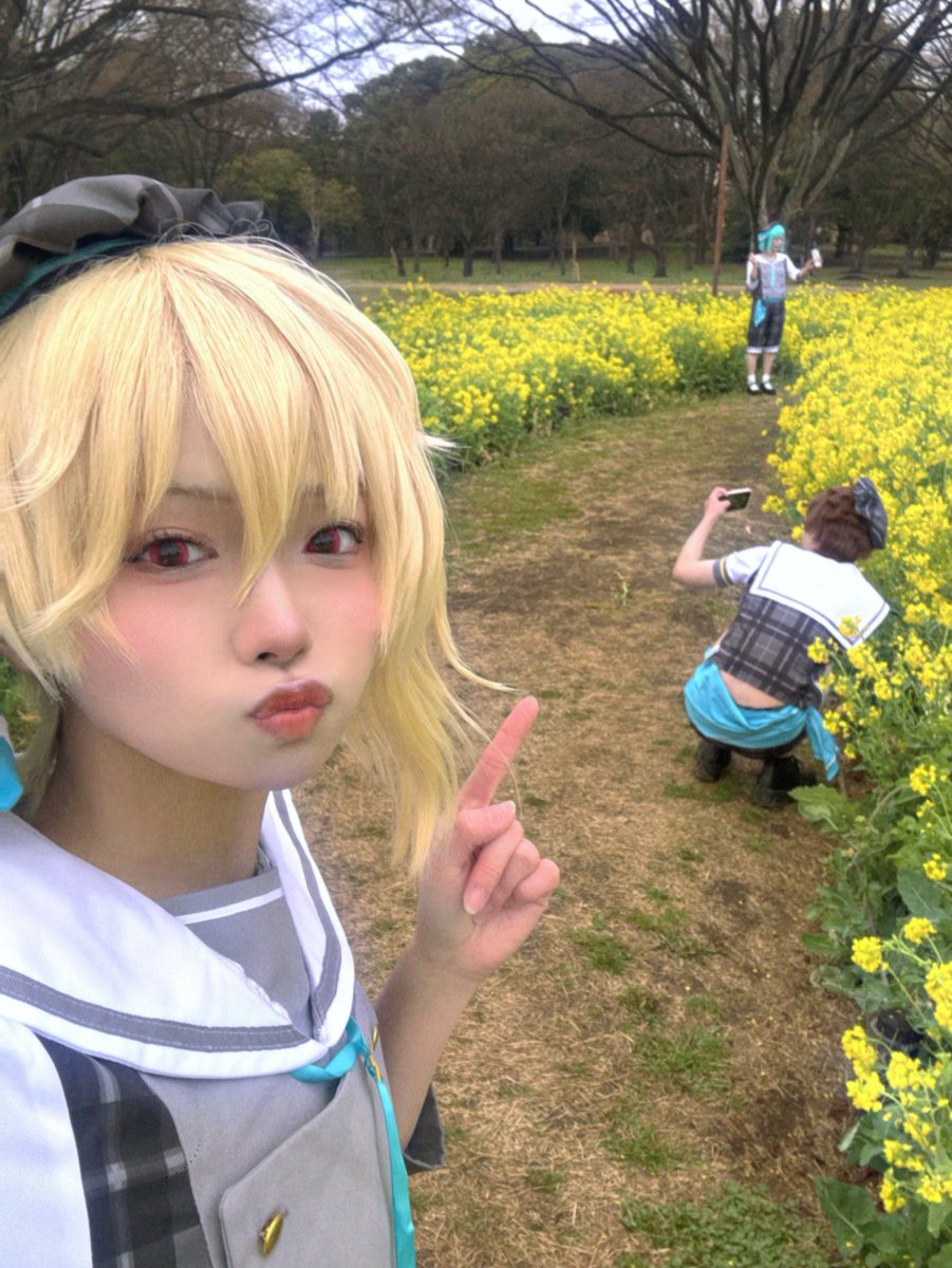 ロケ地で自撮りしようとしたらたまたま後ろにいた子達🐰友ちんもいるぞ〜

enst / cos . 仁兎なずな