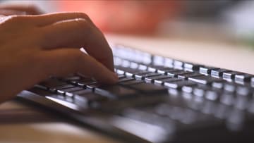 الذكاء الاصطناعي والمحادثات الصعبة.. كيف يؤثر على مهارات المراهقين الاجتماعية؟ 