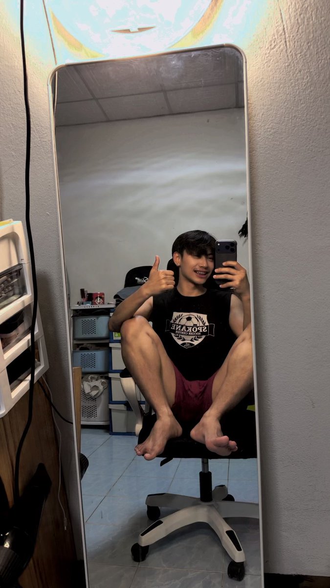 N O B I . T O E Y tweet media