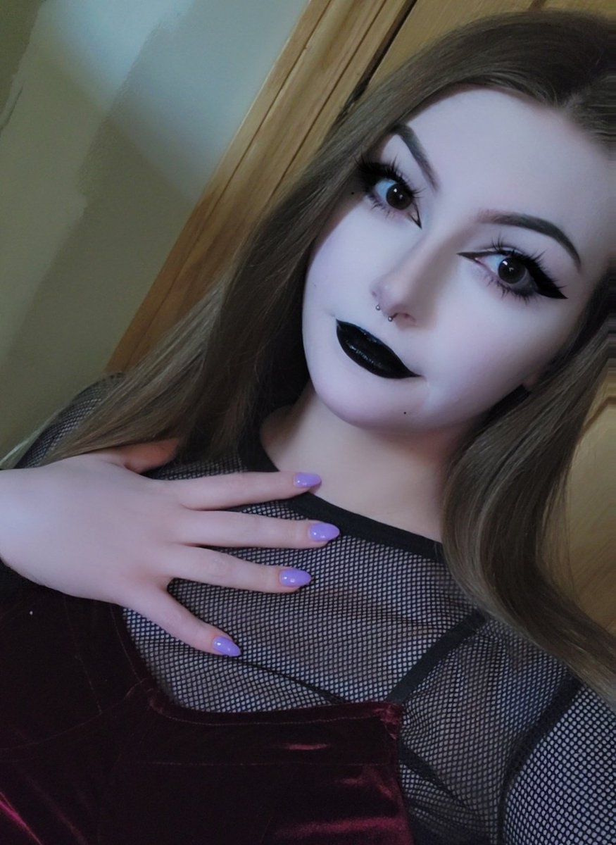 kits 🦊🦇 goth shinigami【VRawr】 tweet media