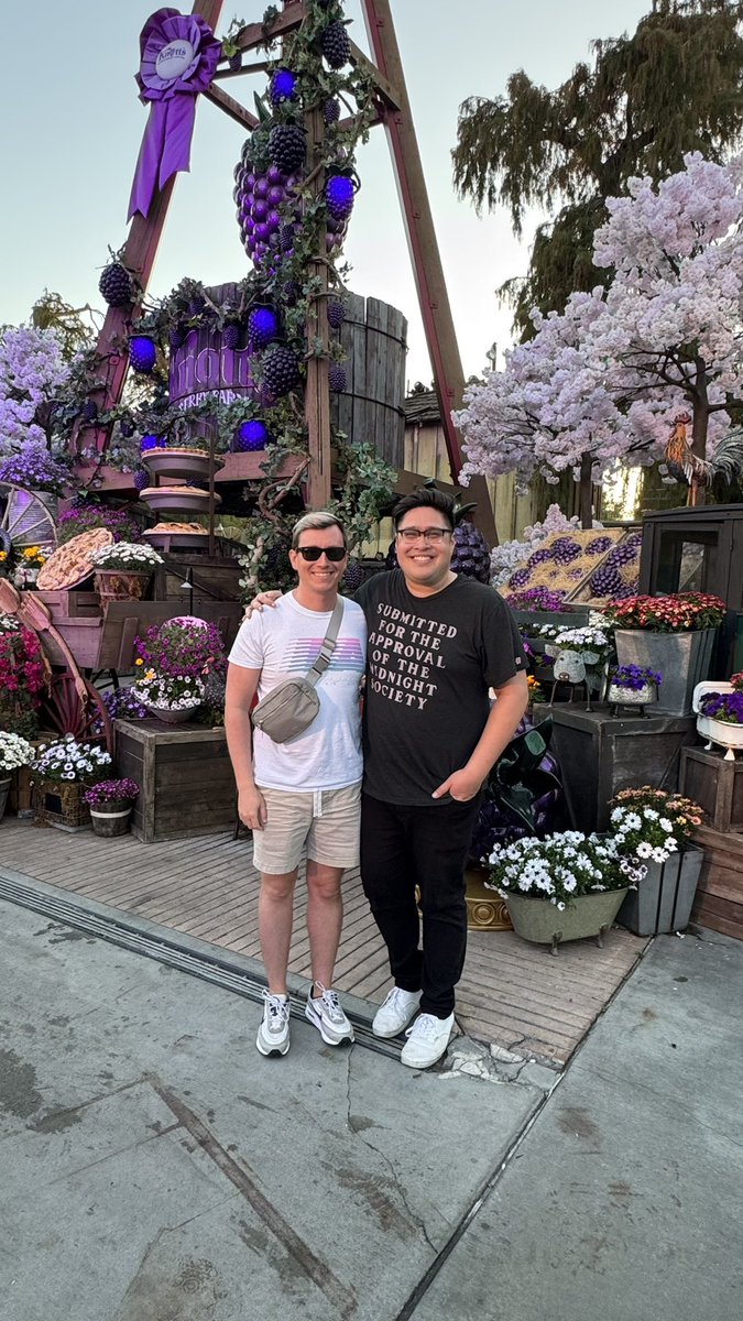 RemnantBoy's tweet photo. Such a blast at Knott’s today with the best friend @jAshtube! Safe to say that his first visit was a success! https://t.co/YoxfVC6b3I