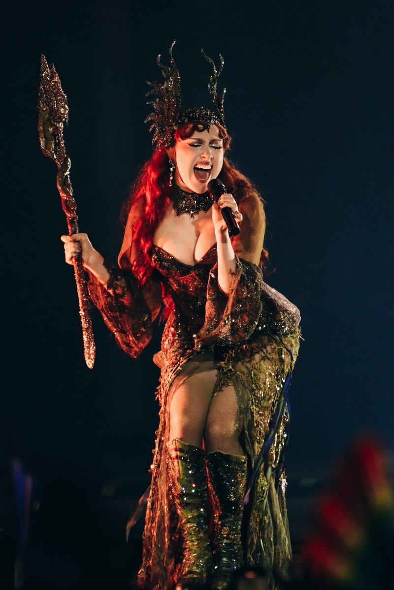 this photo........you can't make me hate her YOU CANT MAKE ME HATE HER OMG