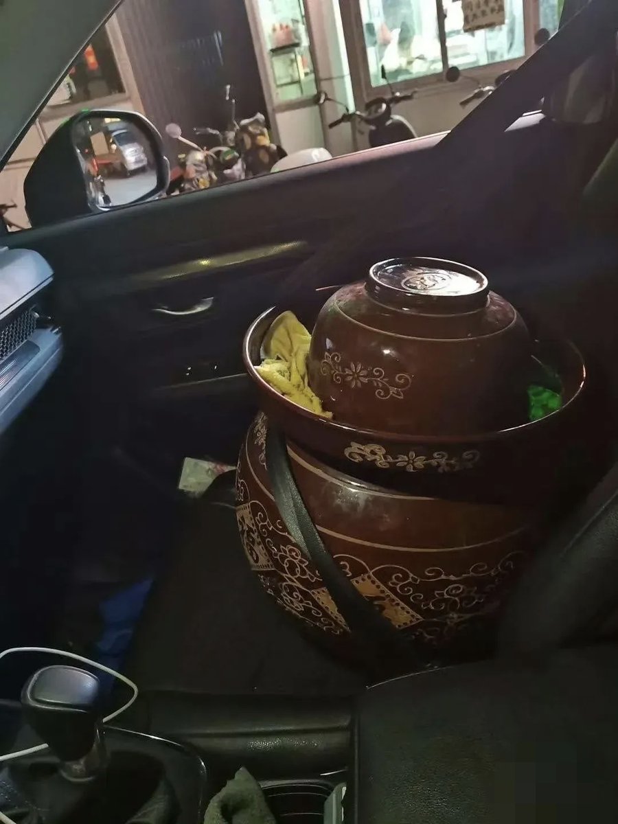 Musti Converse tweet media