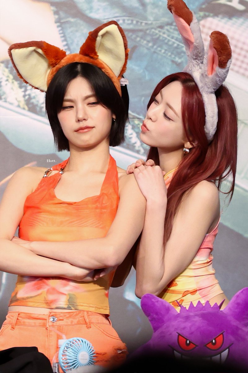 hott_yeji's tweet photo. 유나공주 Ice Cream 솔로 화이팅 (๑•̀ㅂ•́)و🍦

#ITZY #있지 #예지 #YEJI #옞덩봤덩
#유나 #YUNA #IceCream #아이스크림 https://t.co/4c7NOy1Q5g